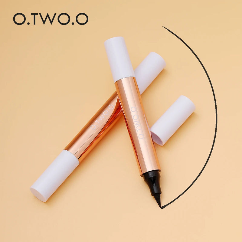 O.TWO.O CARIMBO DUPLO – Delineador Líquido 2 em 1